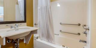 Elizabeth - Newark Airport Gallery 22