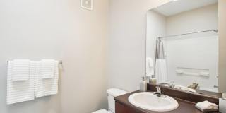 The Flats at MacArthur Gallery 11