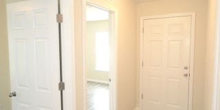 Roomy 3 Bed 2 Bath Duplex Home for Rent w Lawn Cutting Included! Gallery 6