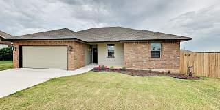 Beautiful 3 Bedroom, 2 Bath Home with Study and Storm Shelter - Yukon Schools. Gallery 3