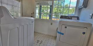2 Bed 1 Bath Upperr unit apartment in a Duplex Gallery 12