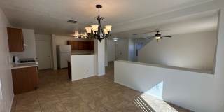 Two-Story 3 Bed/2.5 Bath with 2nd Floor Laundry Room! Gallery 5