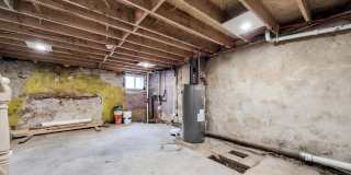 1119 THOMAS Street Gallery 17
