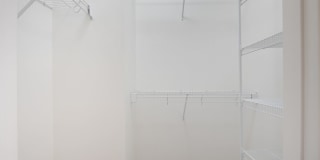3 bed/2 1/2 Bath. Pet Friendly, Pool, Gallery 12