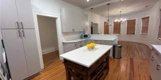 1106 E 51st Street Gallery 12