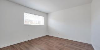 633 E Park Gallery 25