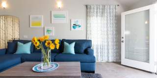 Gorgeous Upstairs unit with downtown view private deck Gallery 11