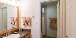 Clarington Apartments Gallery 18