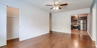 Classic Courtyard Building on Venice Blvd – Secure, Convenient, Pet-Friendly Gallery 10