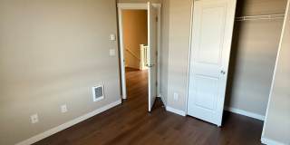 3bd/2.25ba Lake Forest Park Townhome Gallery 10
