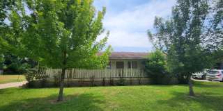 1/1 Triplex - End Unit /No Carpet / Vinyl Plank Flooring / Lots of Parking / CISD Gallery 1