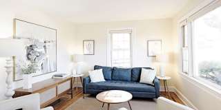 Charming City Cottage With Fenced Yard Charming City Cottage With Fenced Yard Gallery 1