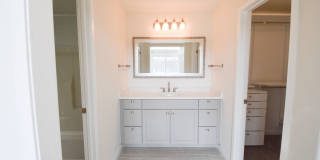Luxury Lakeside Living – 3 Bed, 2.5 Bath Home with Stunning Views Gallery 15