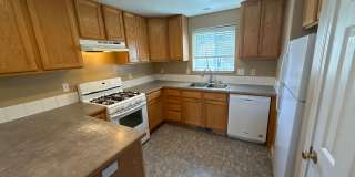 NE 3 Bdrm, 2 Bath, Gas Heat/Fireplace, Newer Carpet & Paint, Corner lot, Fenced Yard, DBL Garage Gallery 4