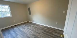 Room in 3 Bedroom Home at Glory St Gallery 4