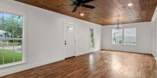 Beautifully Updated 2/2 Cottage - Available now! Gallery 7