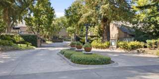 Best Darned 1 Bedroom Townhouse Deal Period Gallery 1
