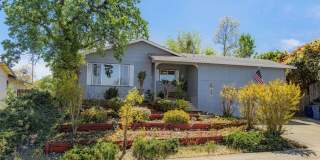 Lake Forest Estates Home Close to Shopping and Dining Lake Forest Estates Home Close to Shopping and Dining Gallery 1