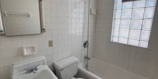 2609-11 N. Maryland Ave. Gallery 22