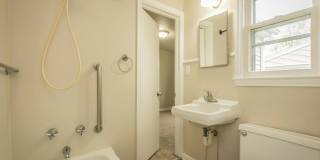 Adorable 2 bedroom 1 bath home in Indianola Gallery 9