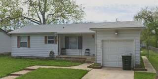 Cute 3 bed 1 bath home with garage Gallery 1