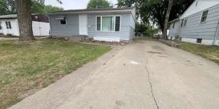 3 Bed/1 Bath with Bonus Room and Fully Fenced in Yard! Gallery 1