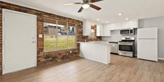 725 W Stone Street Gallery 1
