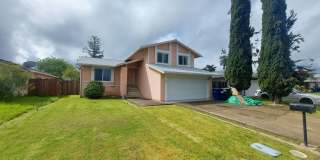 Spacious 4 bedroom, 3 bath home Tri-level in the Scottsdale East Area between Florin Rd and Gerber Rd Gallery 1