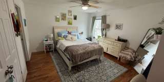 4 Bedroom Downtown Beauty! Gallery 14