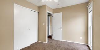 Large 3 Bedroom Apartments PET FRIENDLY! Gallery 105