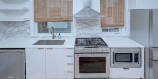 Welcome to 2737 Shenandoah Ave – a modern townhome for rent in Charlotte located in the highly sought-after Chantilly neighborhood Gallery 8