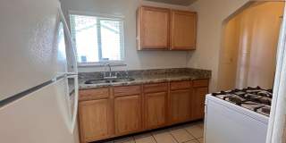 $0 DEPOSIT OPTION. CHARMING 2BED/1BATH DUPLEX NEAR SLOAN LAKE!! Gallery 14