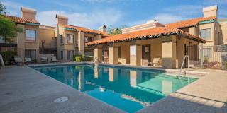 Two Bedroom Apartment Home with Beautfiul Courtyard views Gallery 14