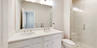 Fresh and Ready 4Bed/4.5Bath Beautiful 4 level TH + 2 Car Garage Gallery 20