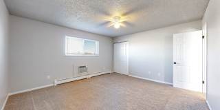 Updated 2 Bed Townhouse w/ Utilities Included! Gallery 14
