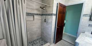 Beautiful 3 bedroom 2.5 bathroom pool home Gallery 15