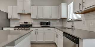 Brand New 3 Bed 2.5 Bath Duplex Includes Office Space (See Contact Info Below) Gallery 23