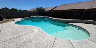 beautiful three bedroom home with sparkling pool in Visalia Gallery 20
