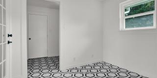 2910 W Crawford Street Gallery 13