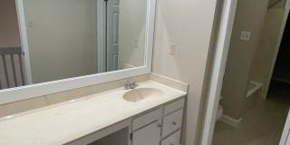 3BD/2BA Townhouse Located in the Heart of East Memphis Gallery 10