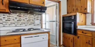 3BR/1.5BA Brick Ranch with Fireplace | Extra Storage | Hampton Near Shipyard & I-64 Gallery 10