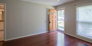 Sensational Three Bedroom Home Located in the Earlewood Community! Gallery 3