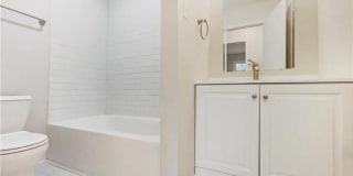 Room in 3 Bedroom Home at Foxcroft Dr Gallery 21