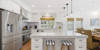 Modern Furnished Balboa Peninsula Beach House with Rooftop Deck Gallery 10