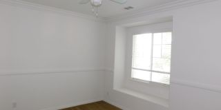 Beautiful 4 bed, 2.5 bath unit in Orange. Gallery 20