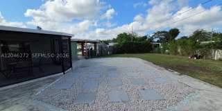 305 SE Airoso Blvd Gallery 60