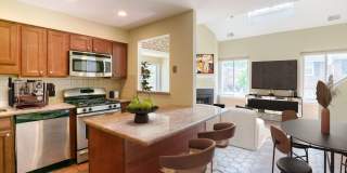 Beautiful Three Bedroom in Washington Square West Gallery 3