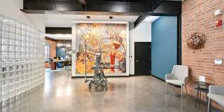 5225 Maple Avenue Gallery 28