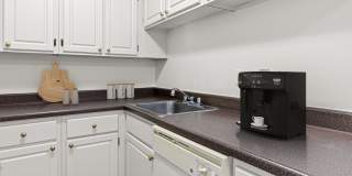 Burgundy & Hillsboro Apartments Gallery 2