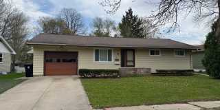 Extremely sharp 3 BR home in Normal Gallery 1